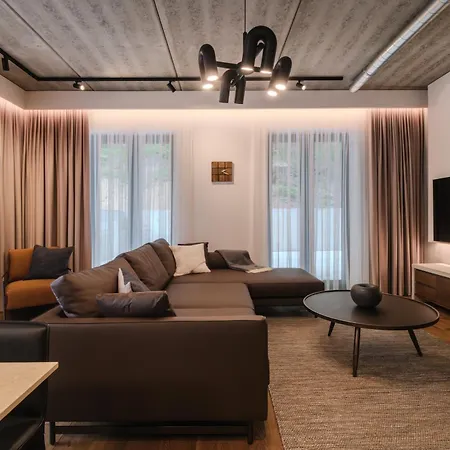 Putvinskio 8 * Kaunas